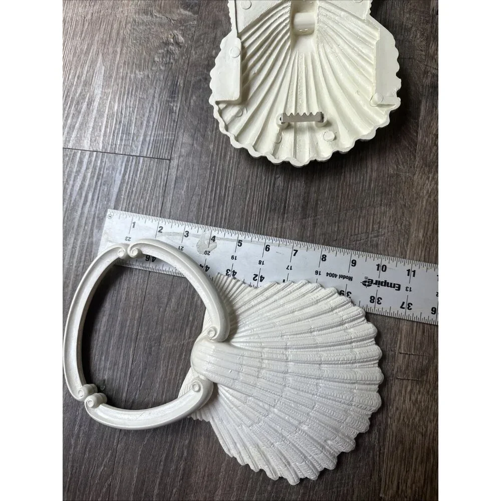 Beach House Seashell Towel Holders Vintage USA Homco Ivory Set of‎ 2